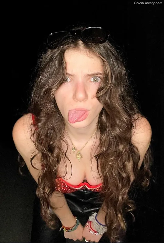 Ava Anduze photo 2 of 46
