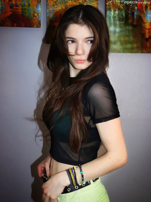 Ava Anduze photo 15 of 46
