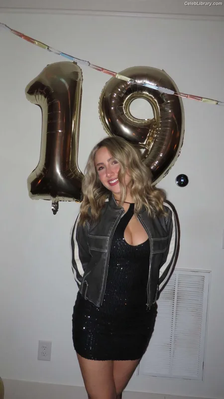 Ava Kolker photo 1 of 413