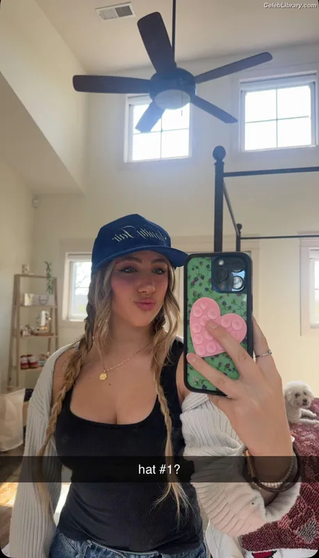 Ava Kolker photo 24 of 413