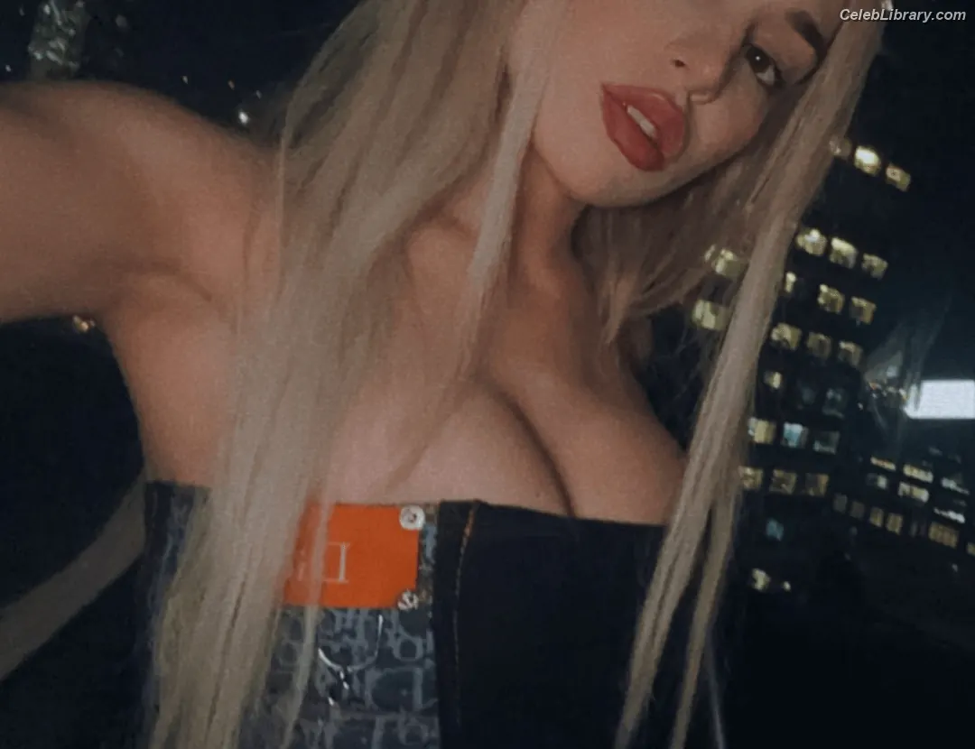 Ava Max photo 2 of 2135
