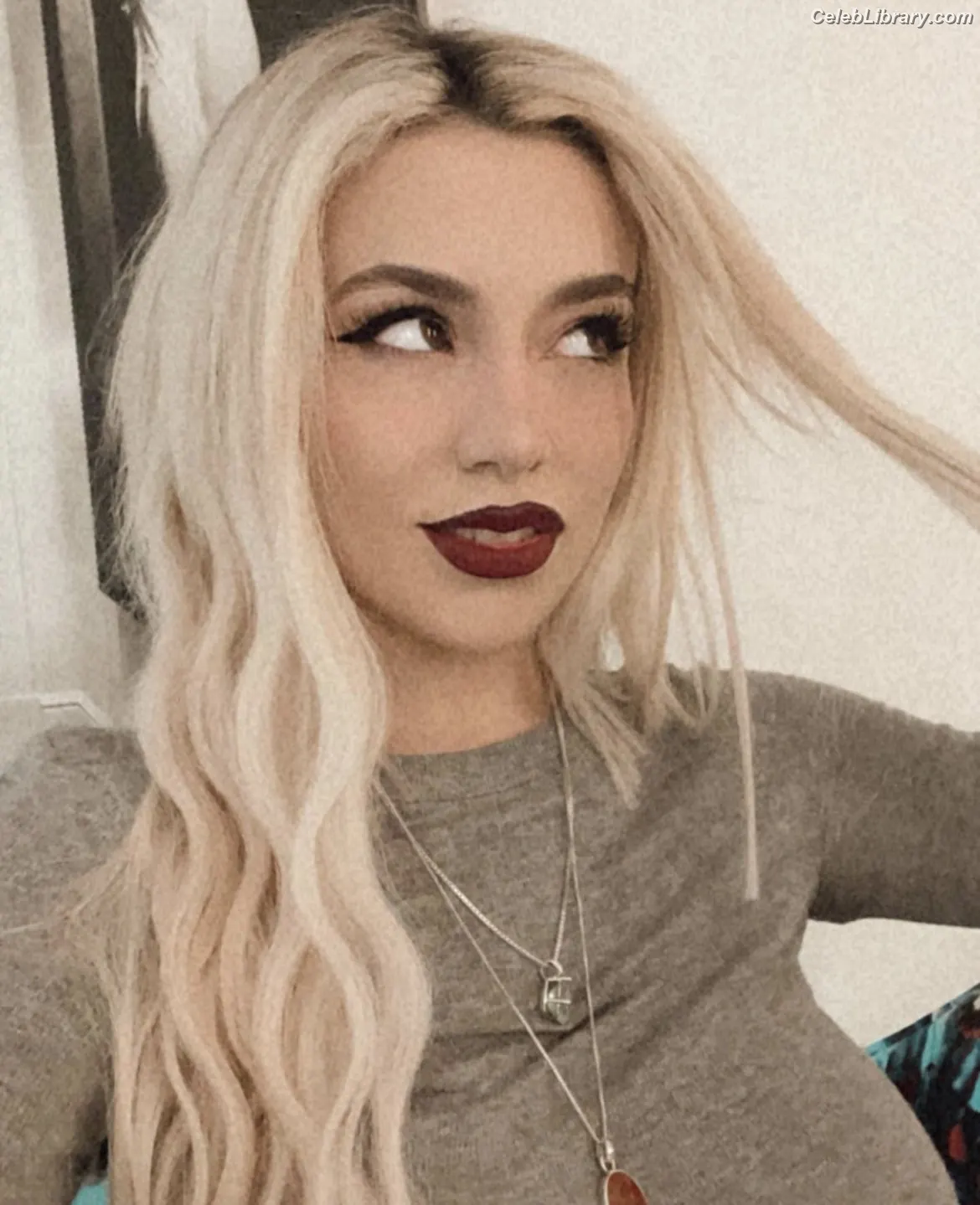 Ava Max photo 10 of 2135