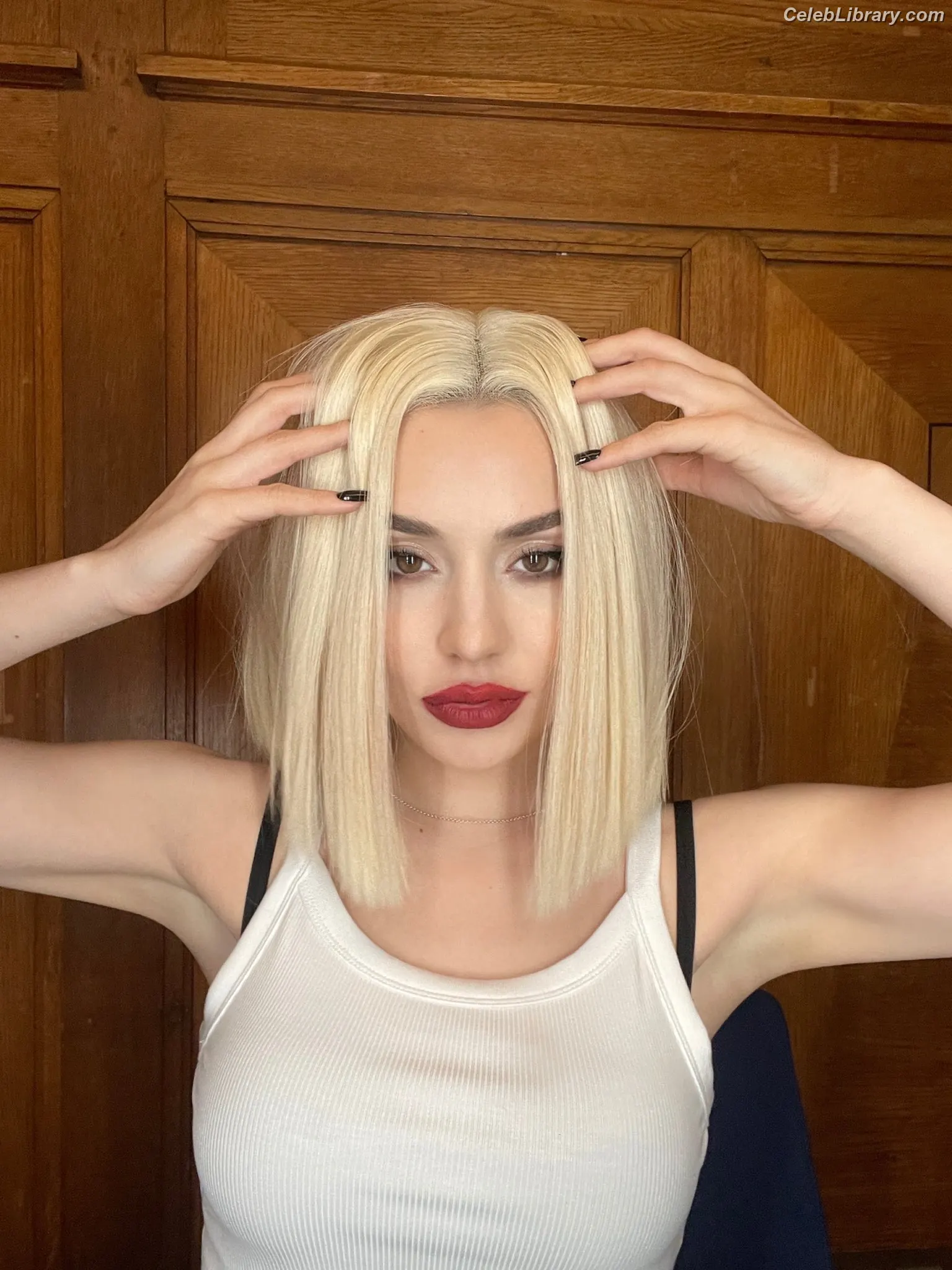 Ava Max photo 12 of 2135