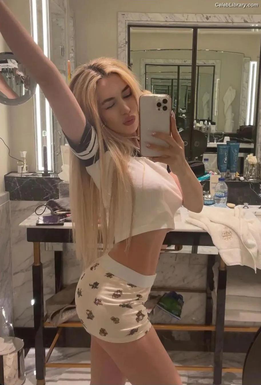 Ava Max photo 17 of 2135