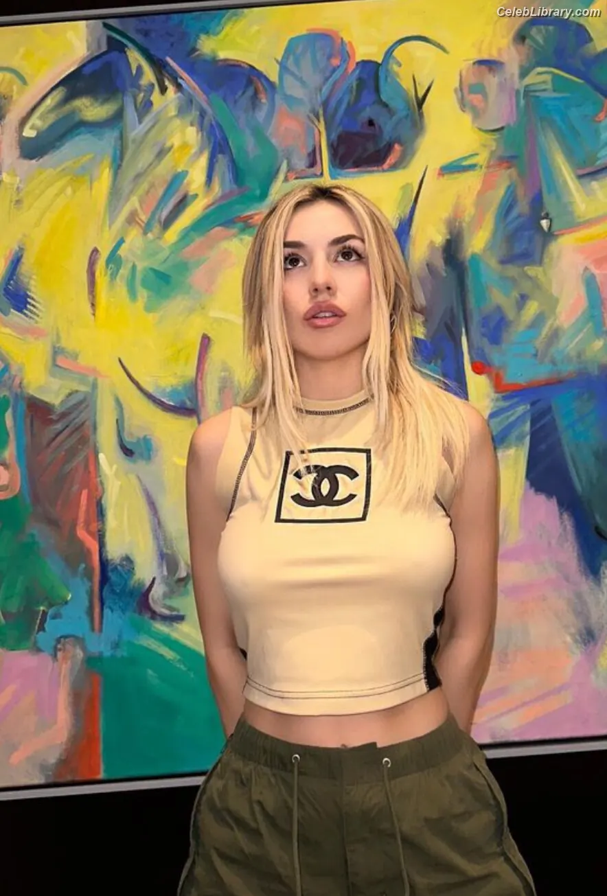 Ava Max photo 24 of 2135