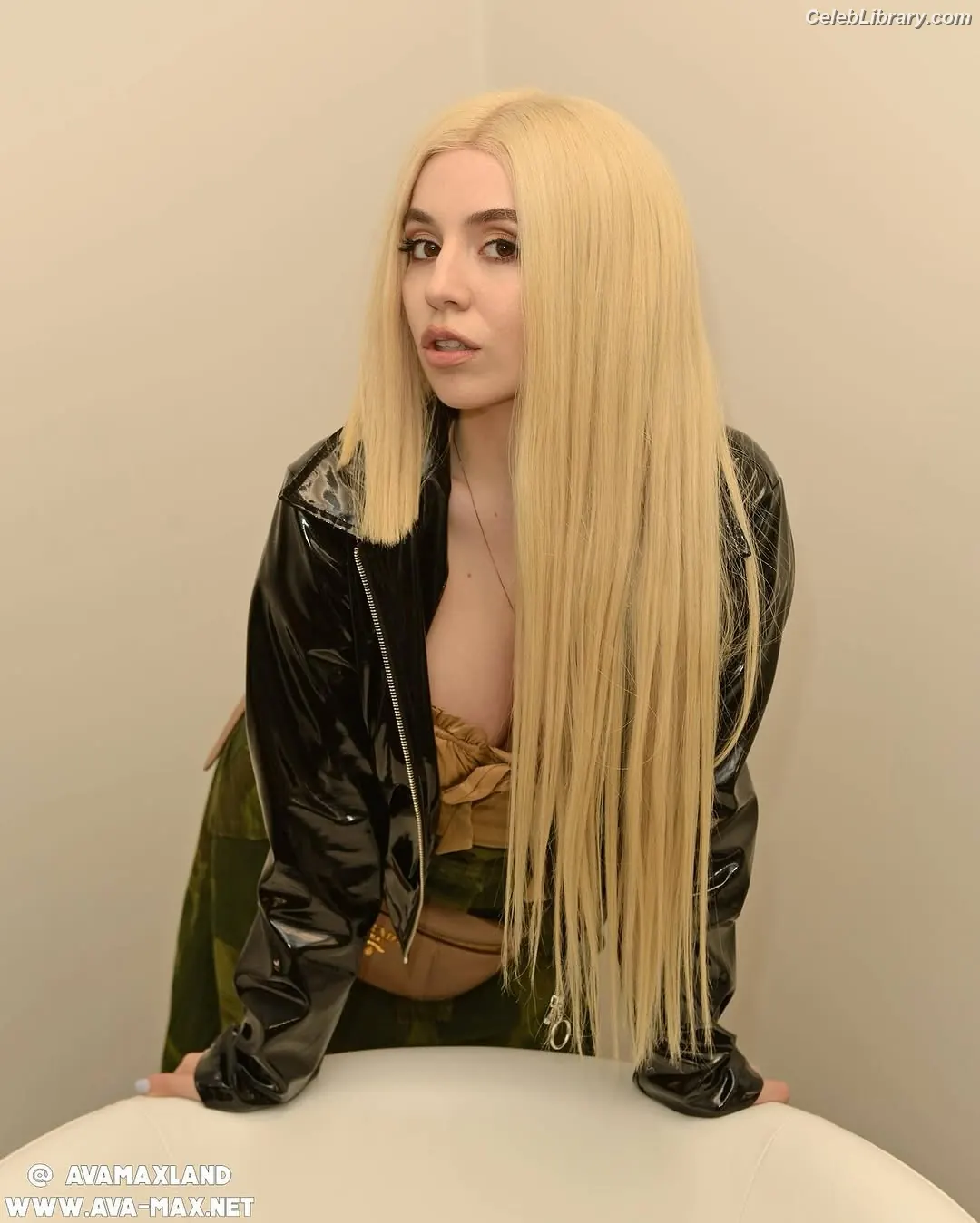 Ava Max photo 7 of 2135