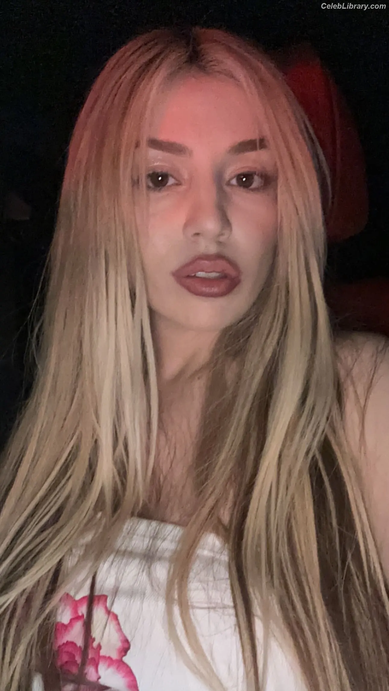 Ava Max photo 11 of 2135