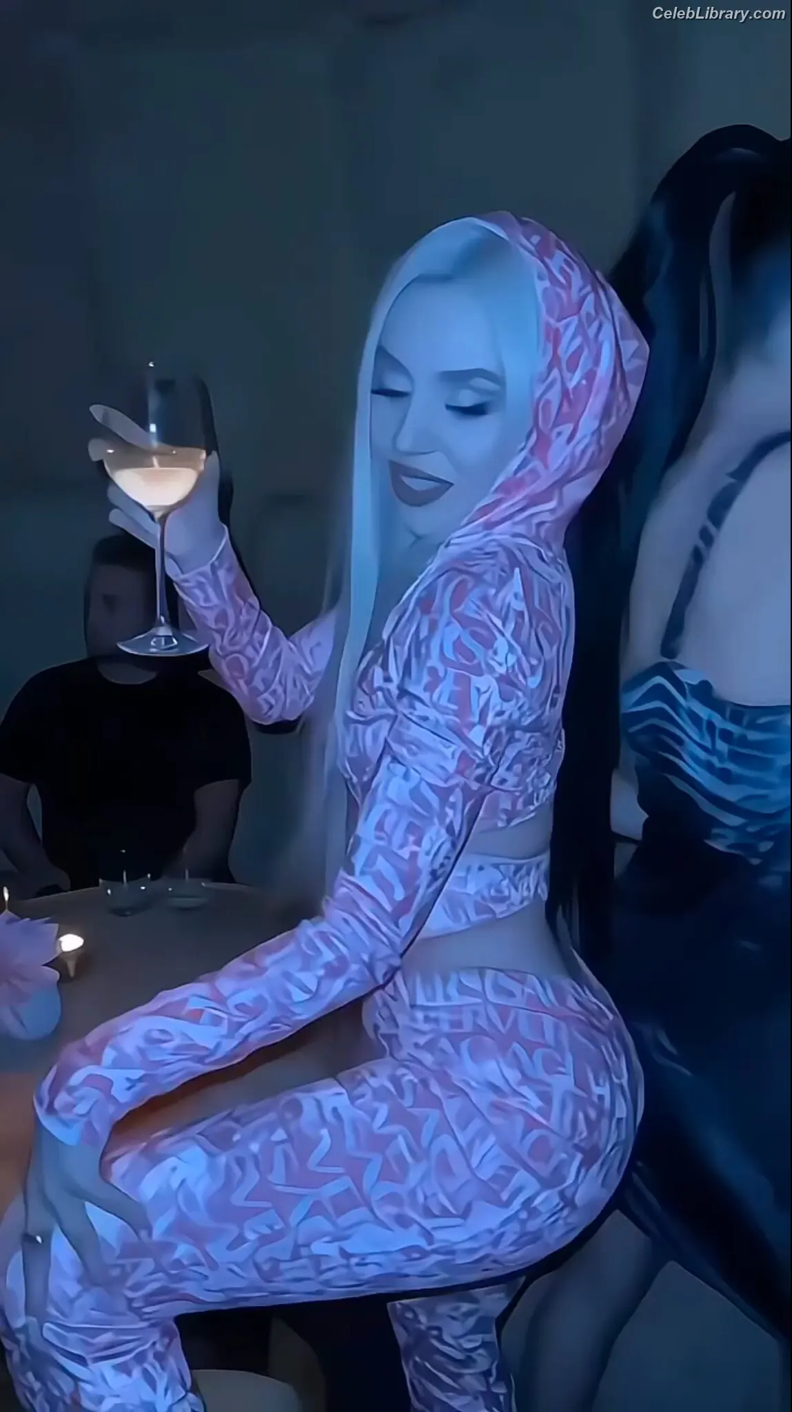 Ava Max photo 10 of 2135