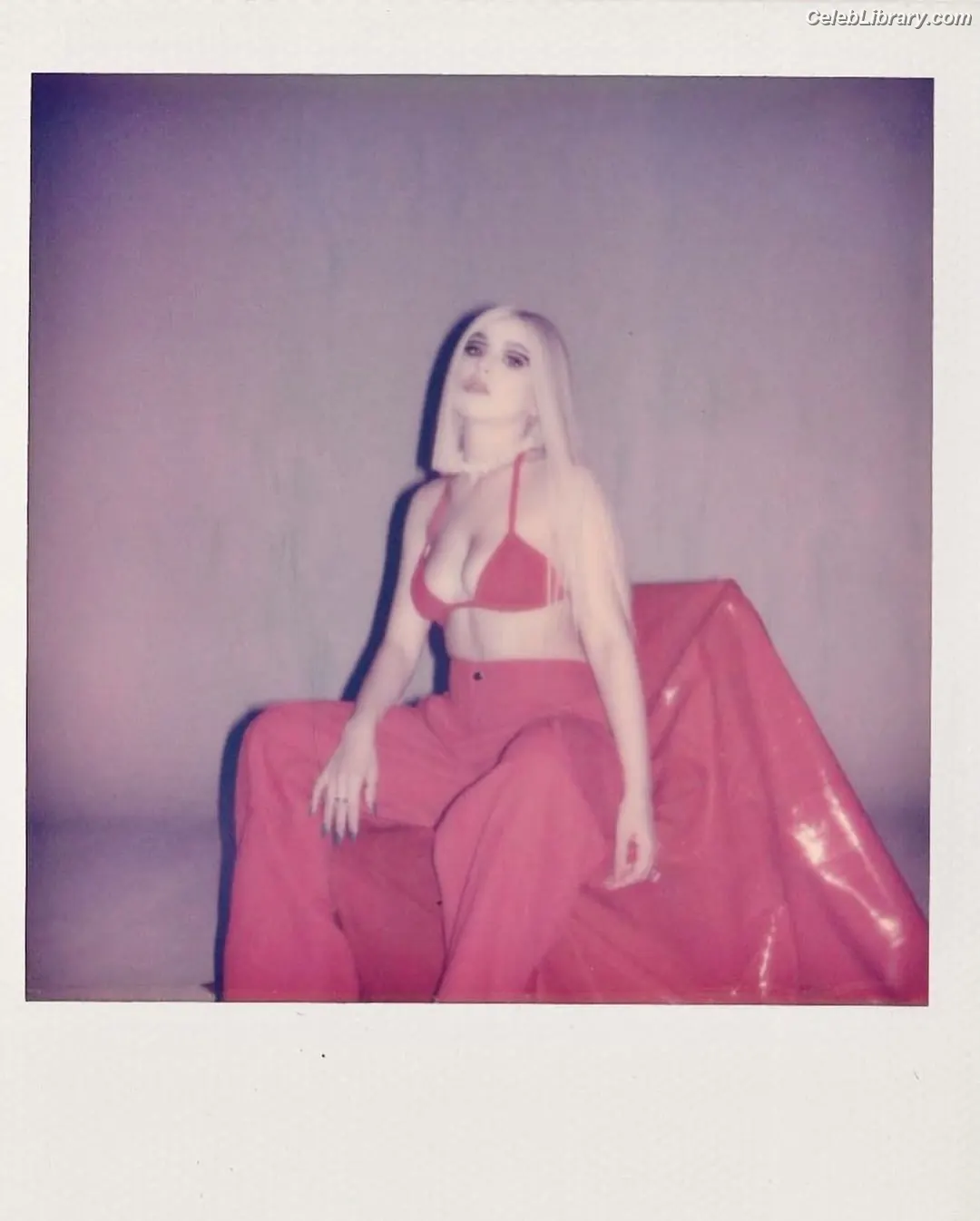 Ava Max photo 9 of 2135