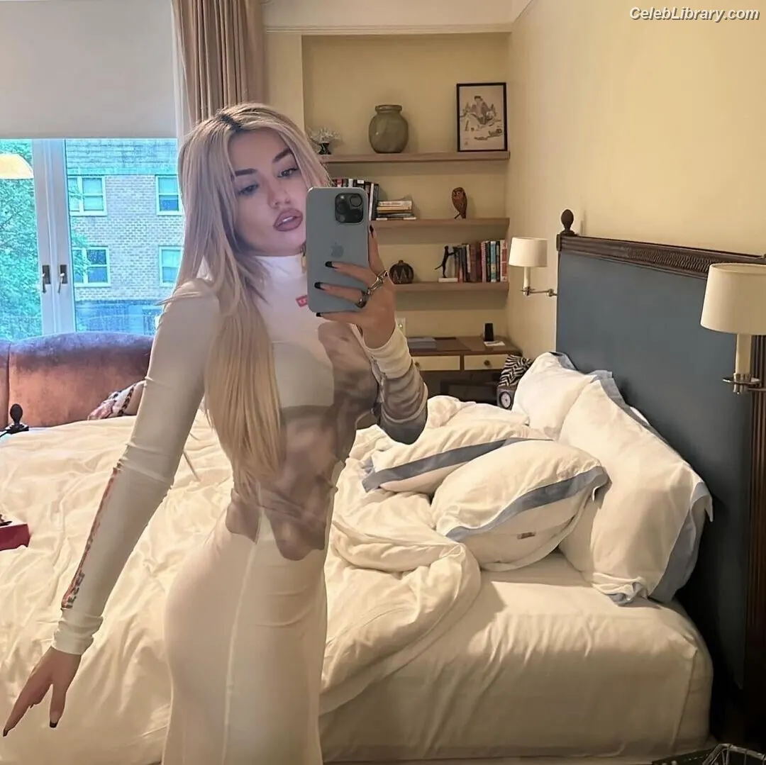 Ava Max photo 6 of 2135