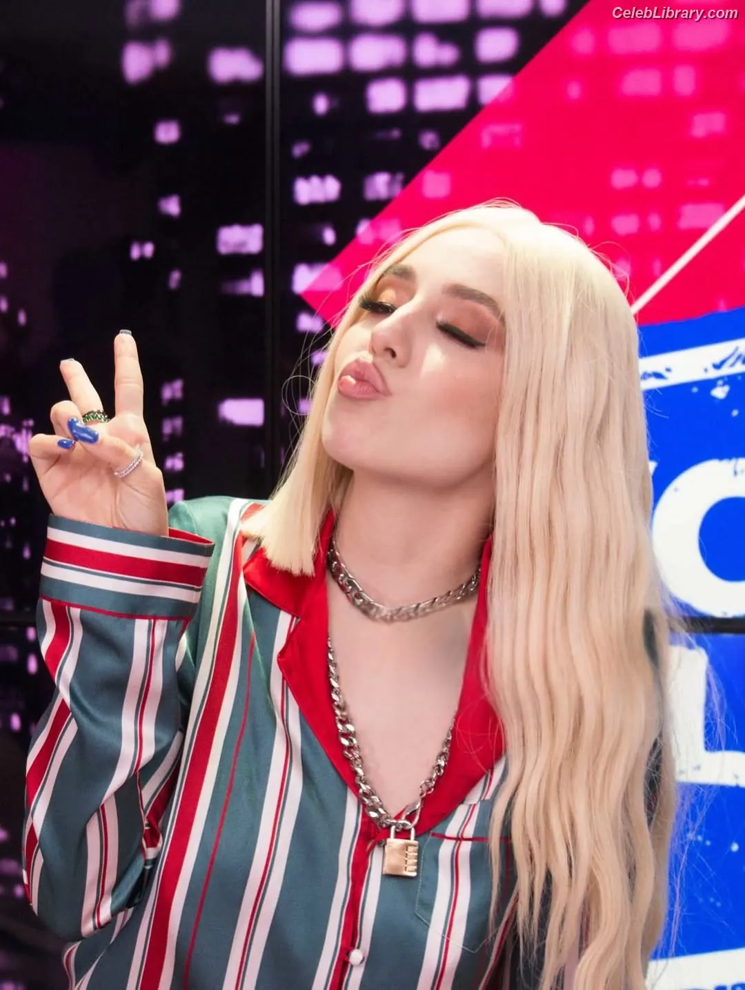 Ava Max photo 18 of 2135