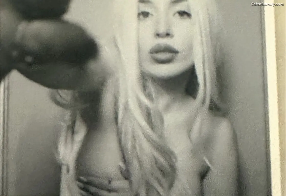 Ava Max photo 18 of 2135