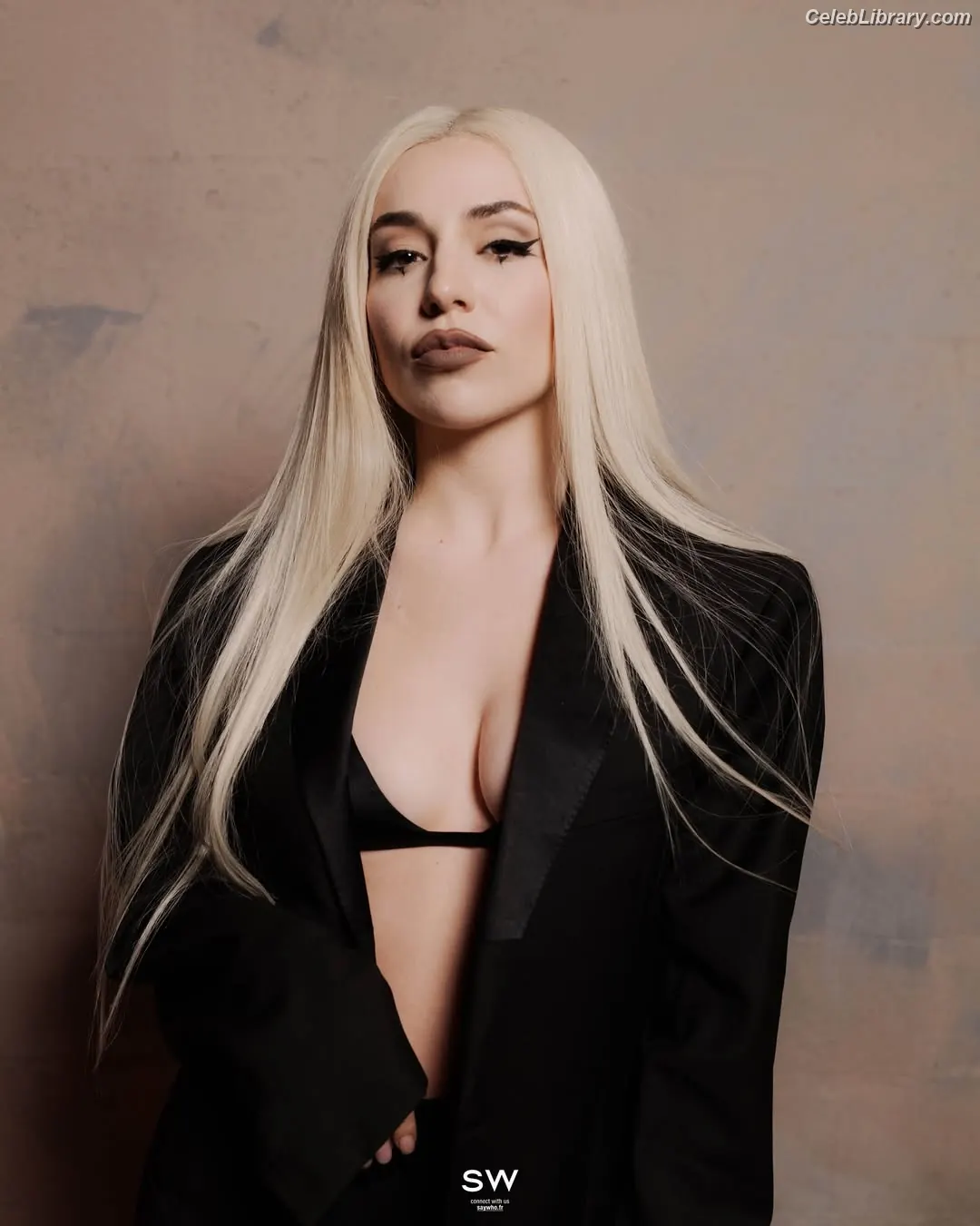 Ava Max photo 24 of 2135