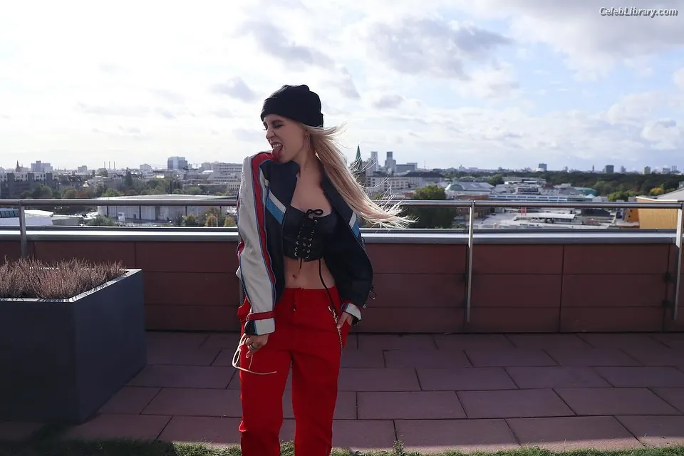 Ava Max photo 2 of 2135