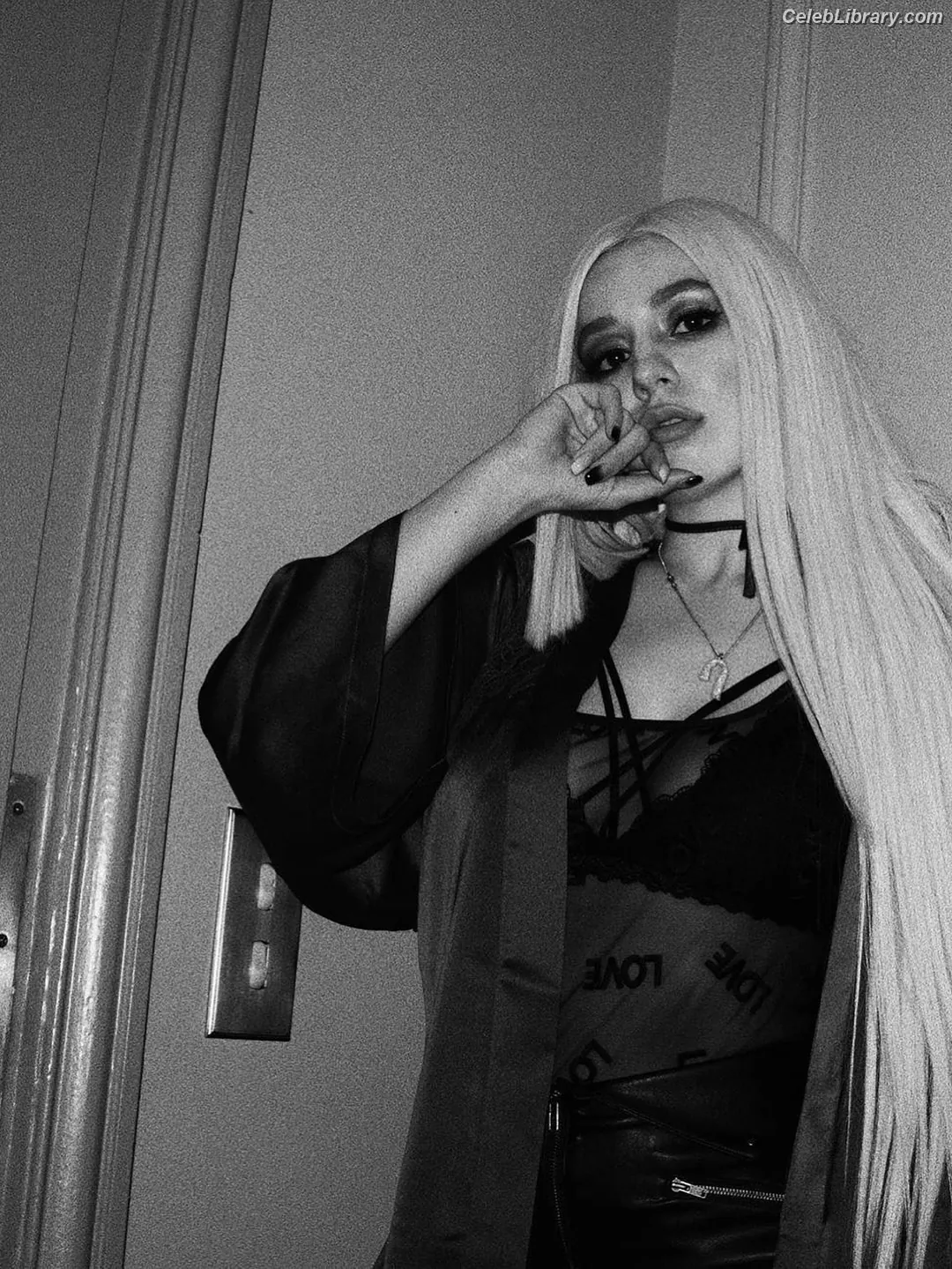 Ava Max photo 12 of 2135