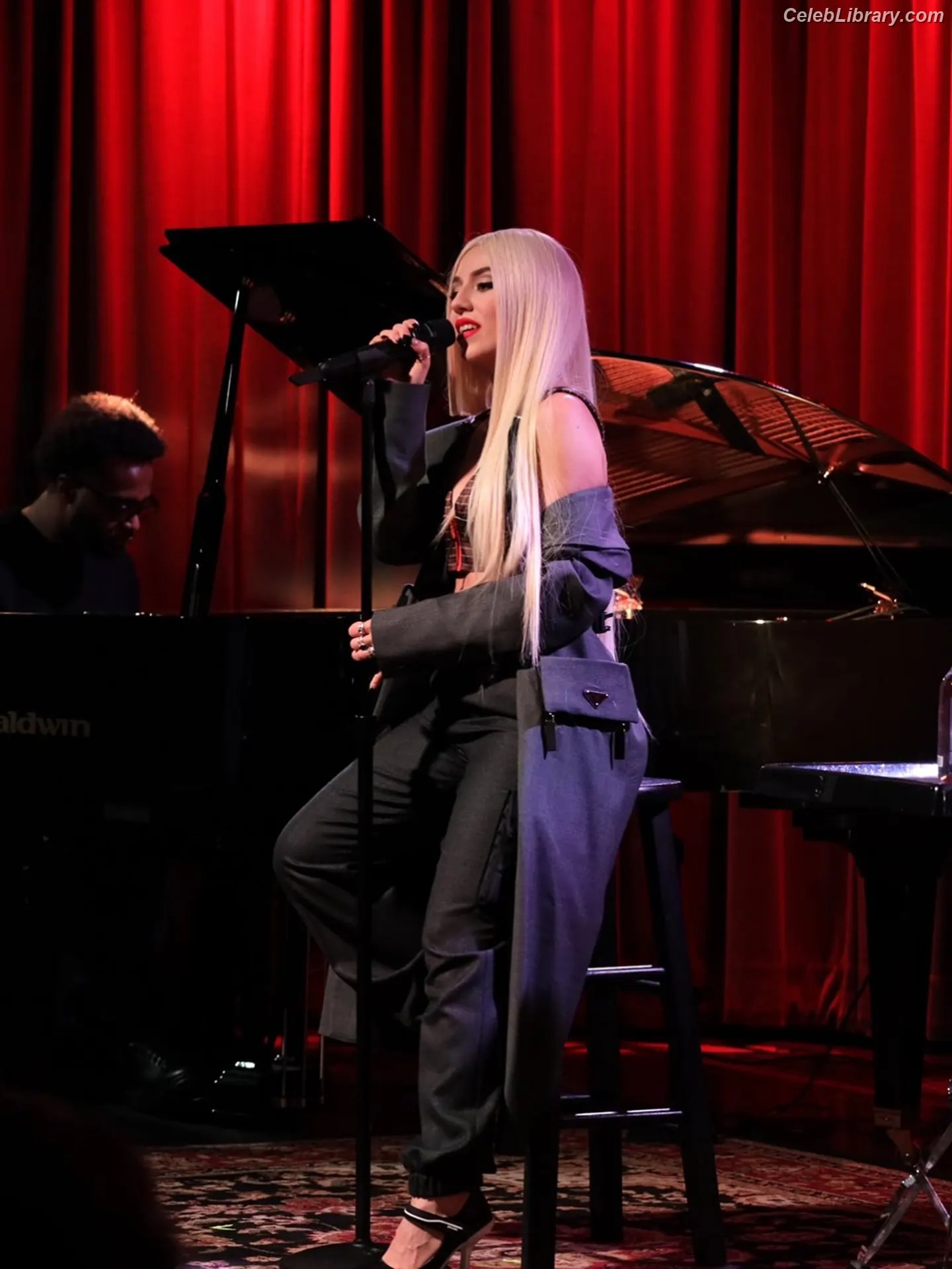 Ava Max photo 20 of 2135