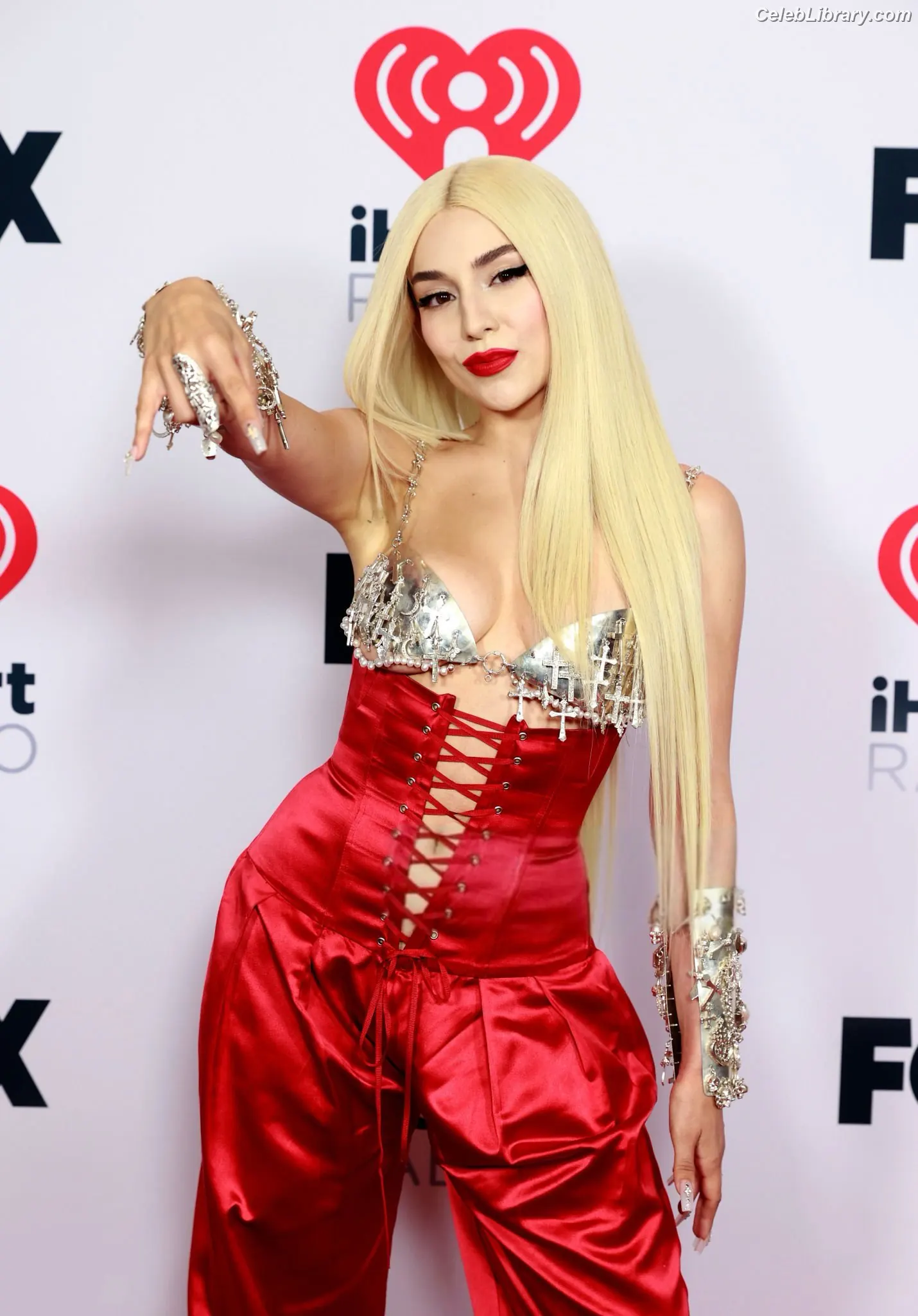 Ava Max photo 14 of 2135