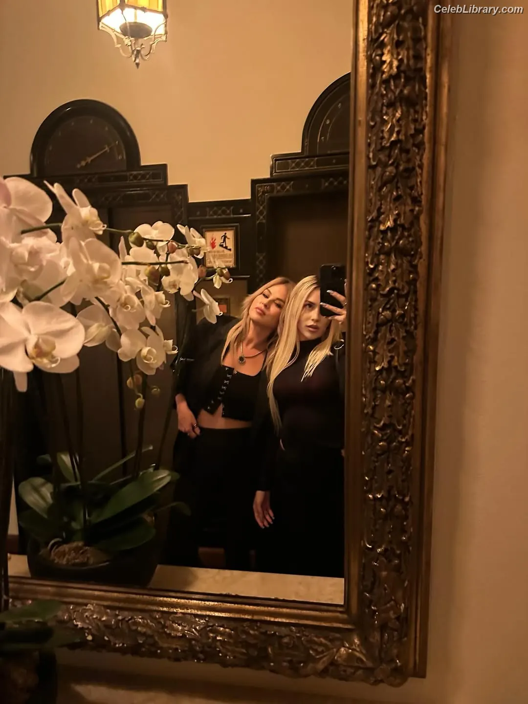 Ava Max photo 1 of 2135