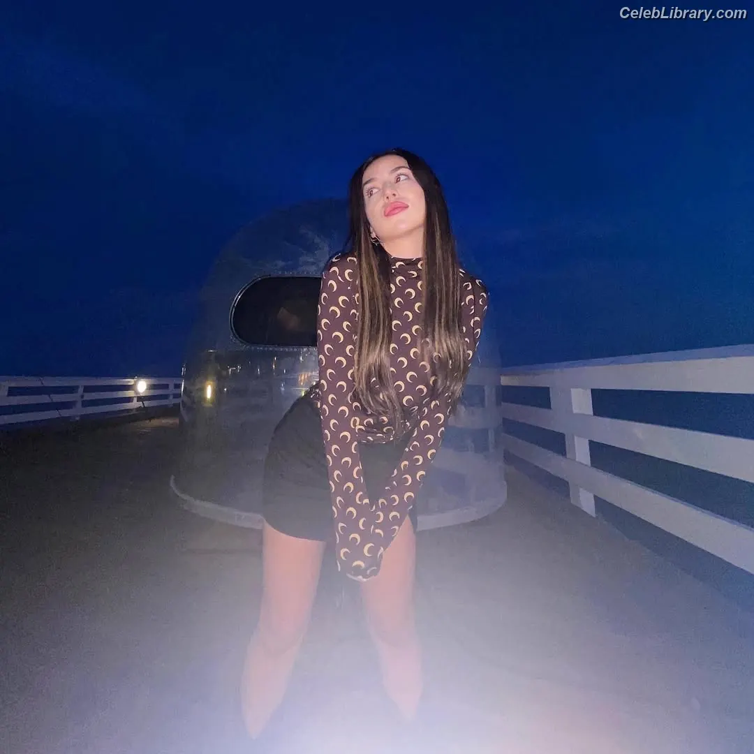 Ava Max photo 5 of 2135