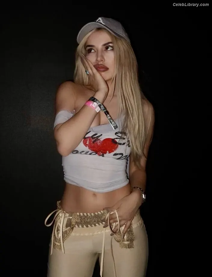 Ava Max photo 24 of 2135