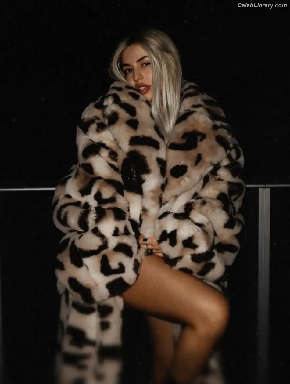 Ava Max photo 7 of 2135