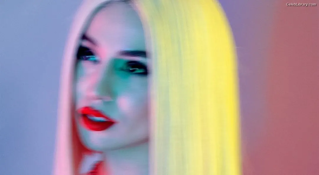 Ava Max photo 3 of 2135