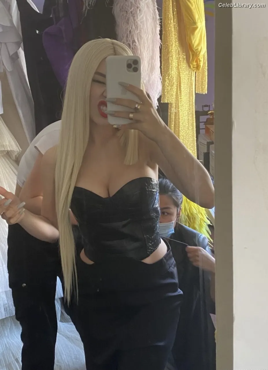 Ava Max photo 9 of 2135