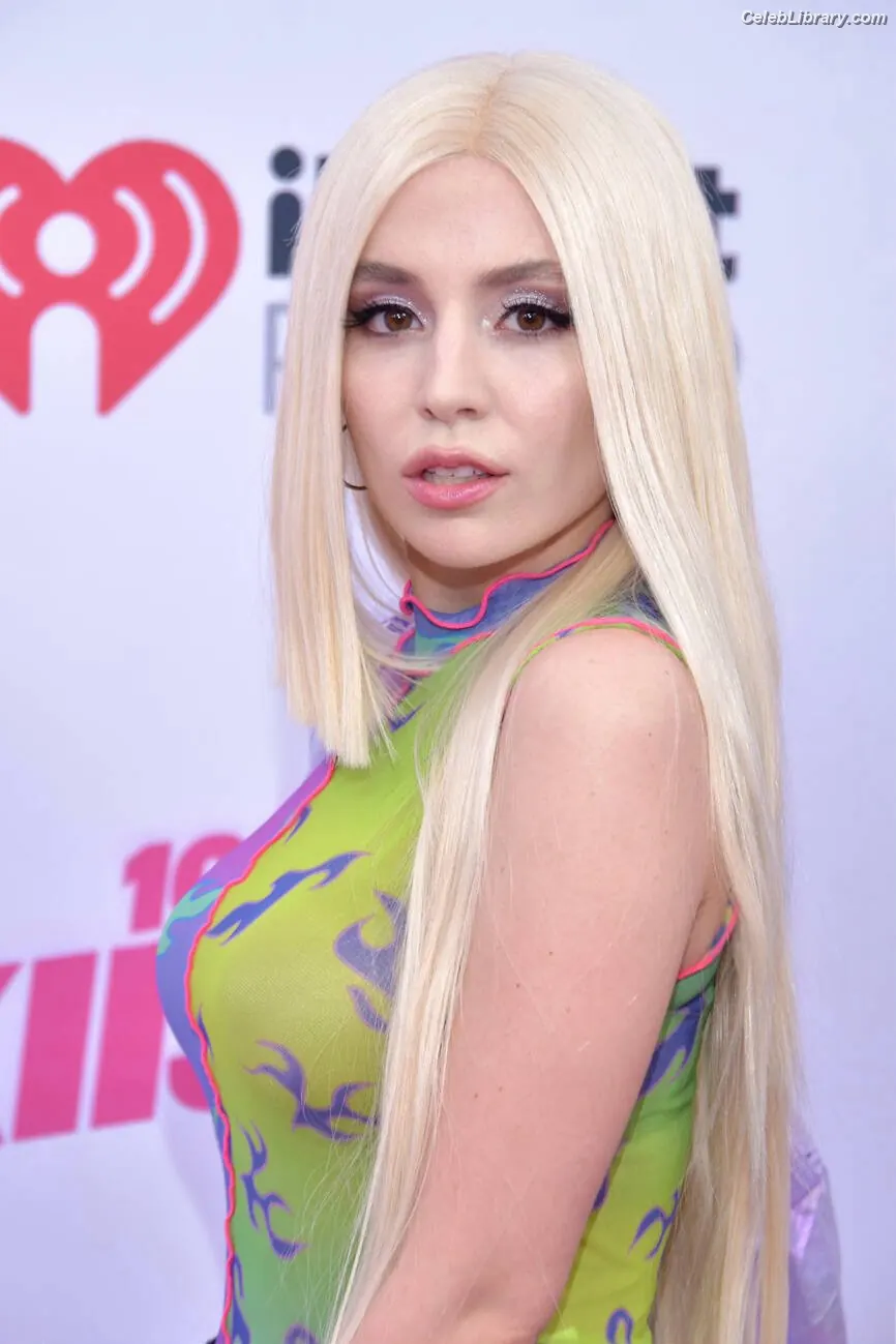 Ava Max photo 13 of 2135