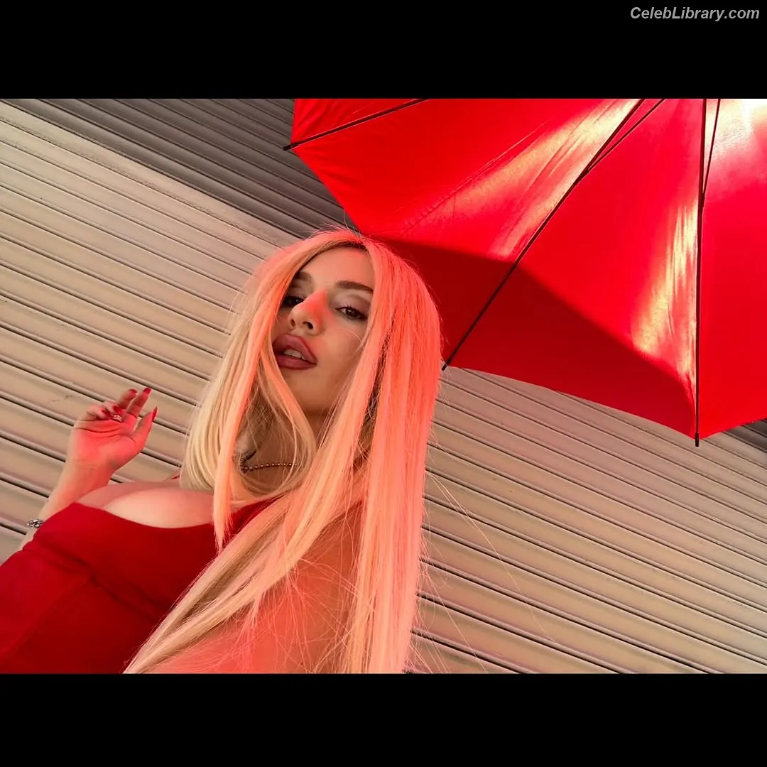 Ava Max photo 21 of 2135