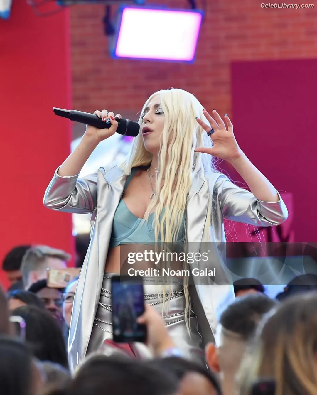 Ava Max photo 21 of 2135
