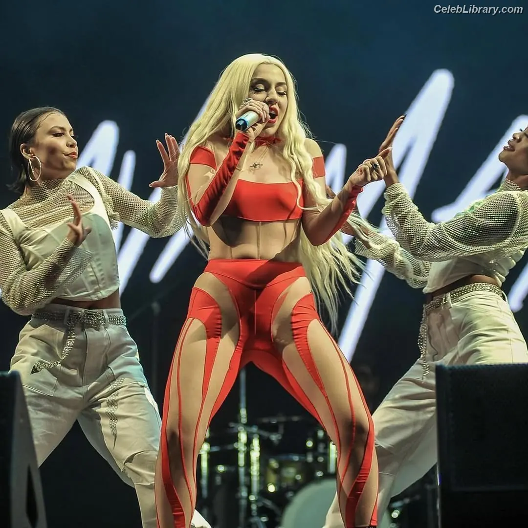 Ava Max photo 8 of 2135