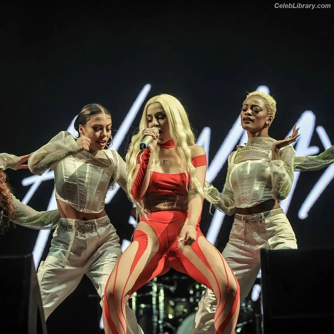 Ava Max photo 9 of 2135