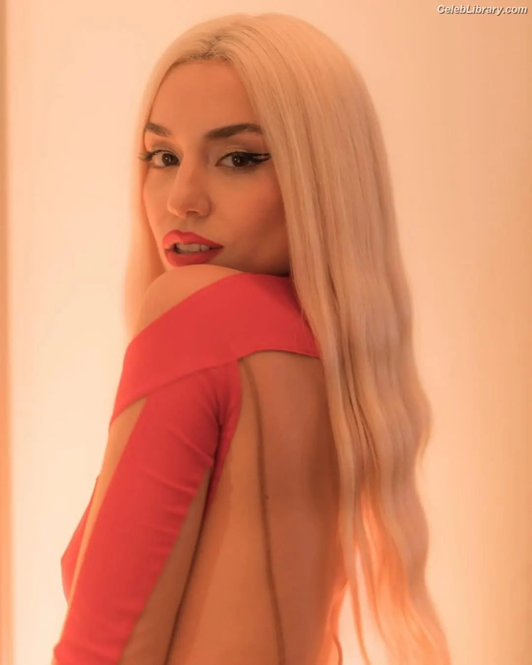Ava Max photo 13 of 2135