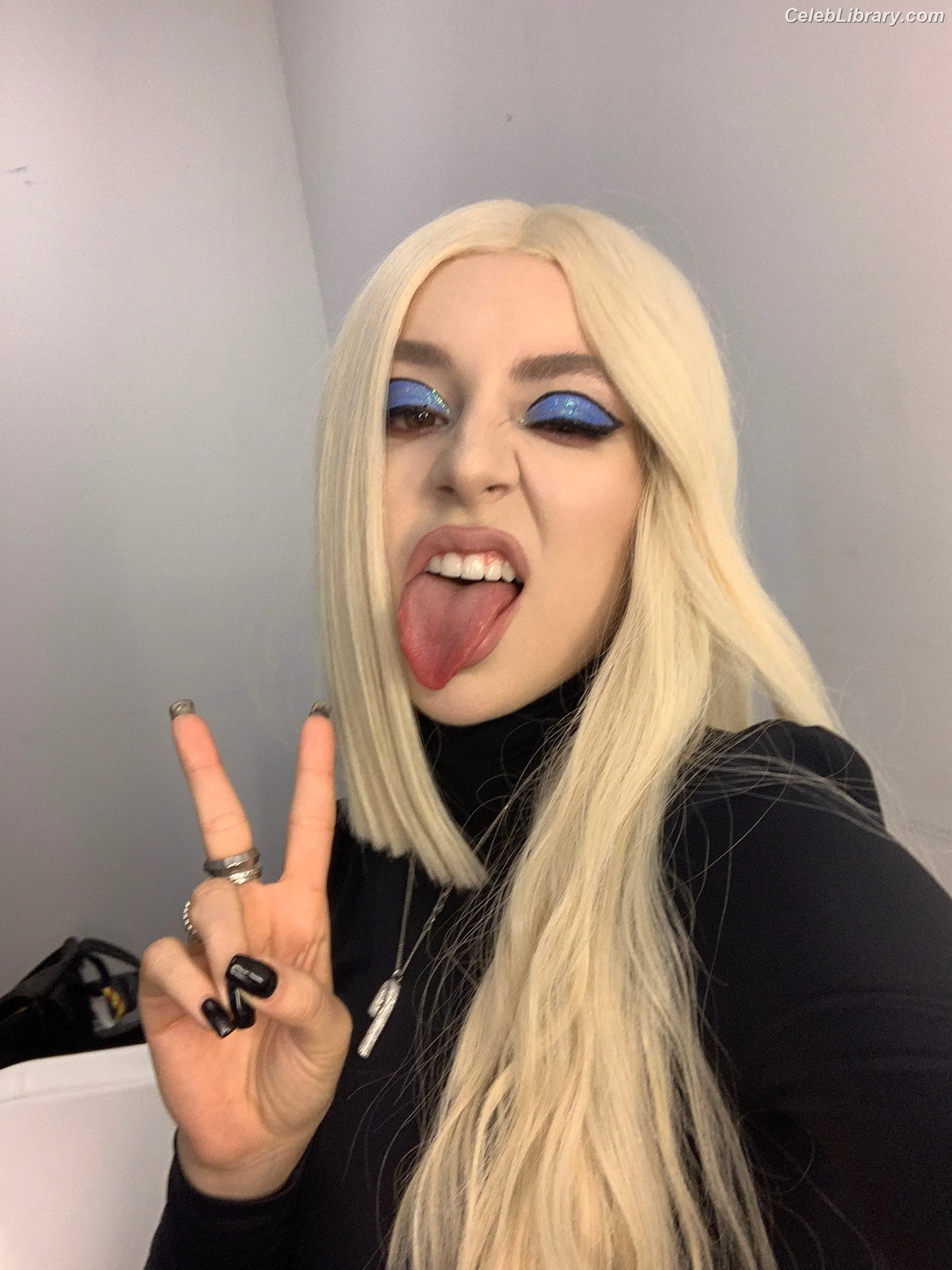 Ava Max photo 9 of 2135
