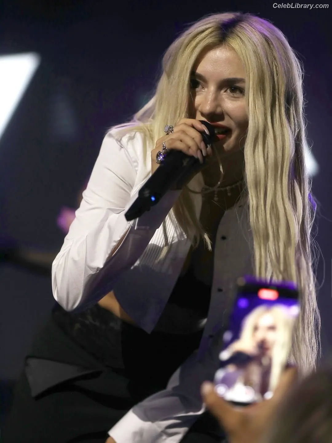 Ava Max photo 9 of 2135
