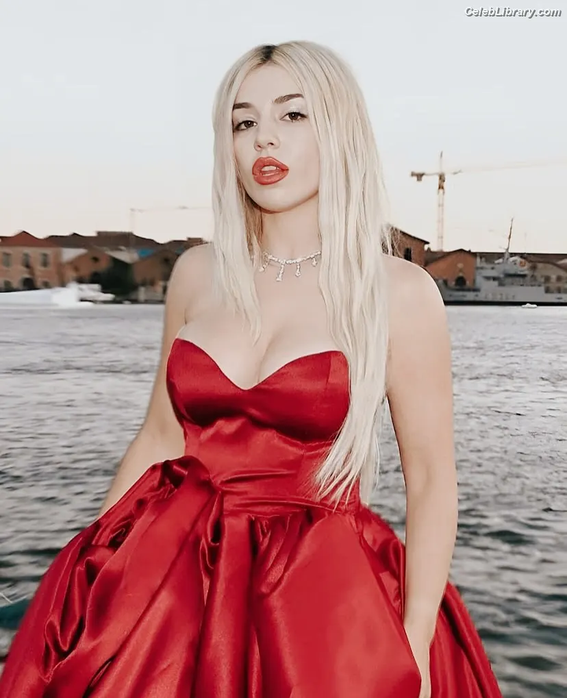 Ava Max photo 21 of 2135