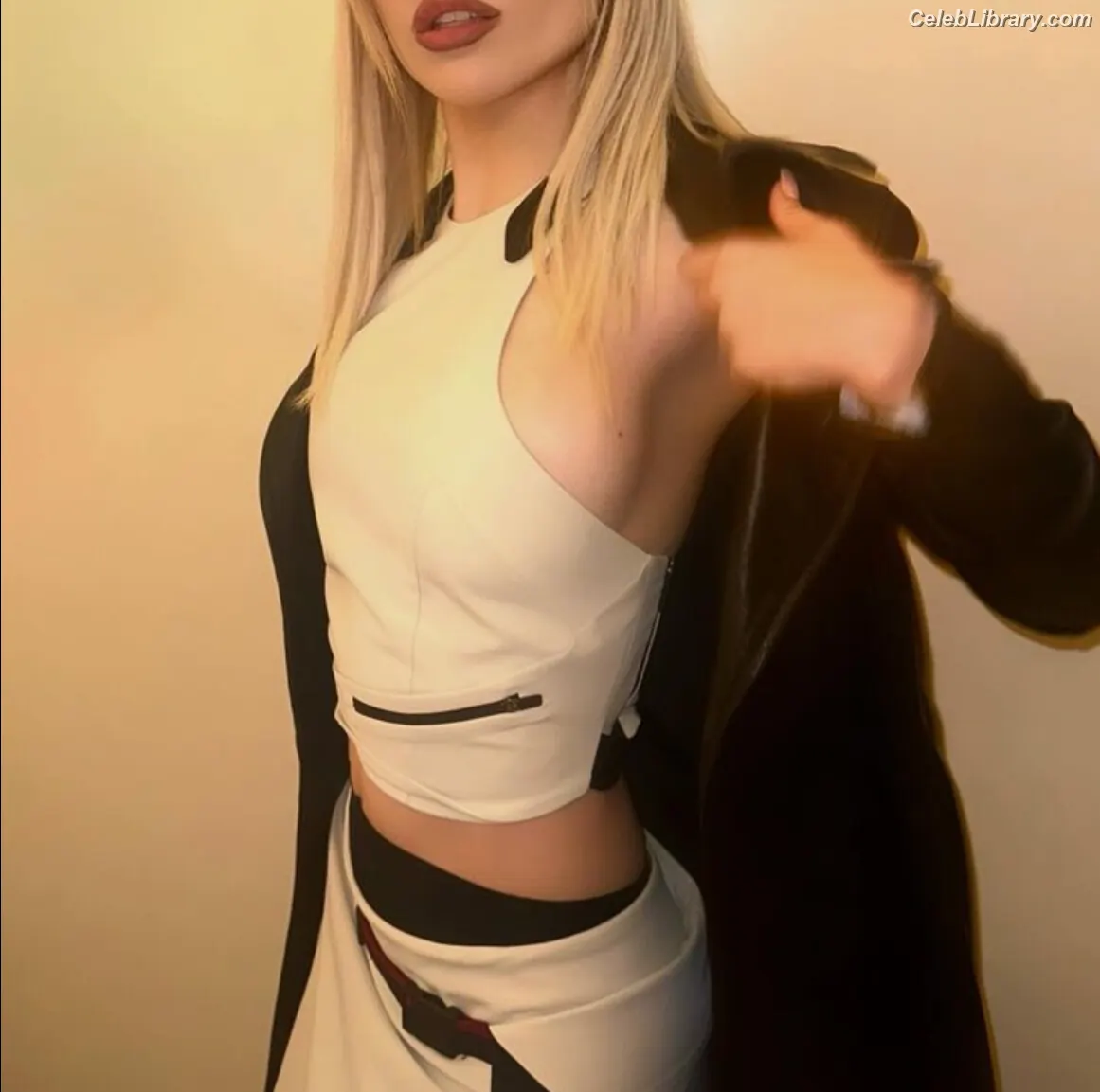Ava Max photo 6 of 2135