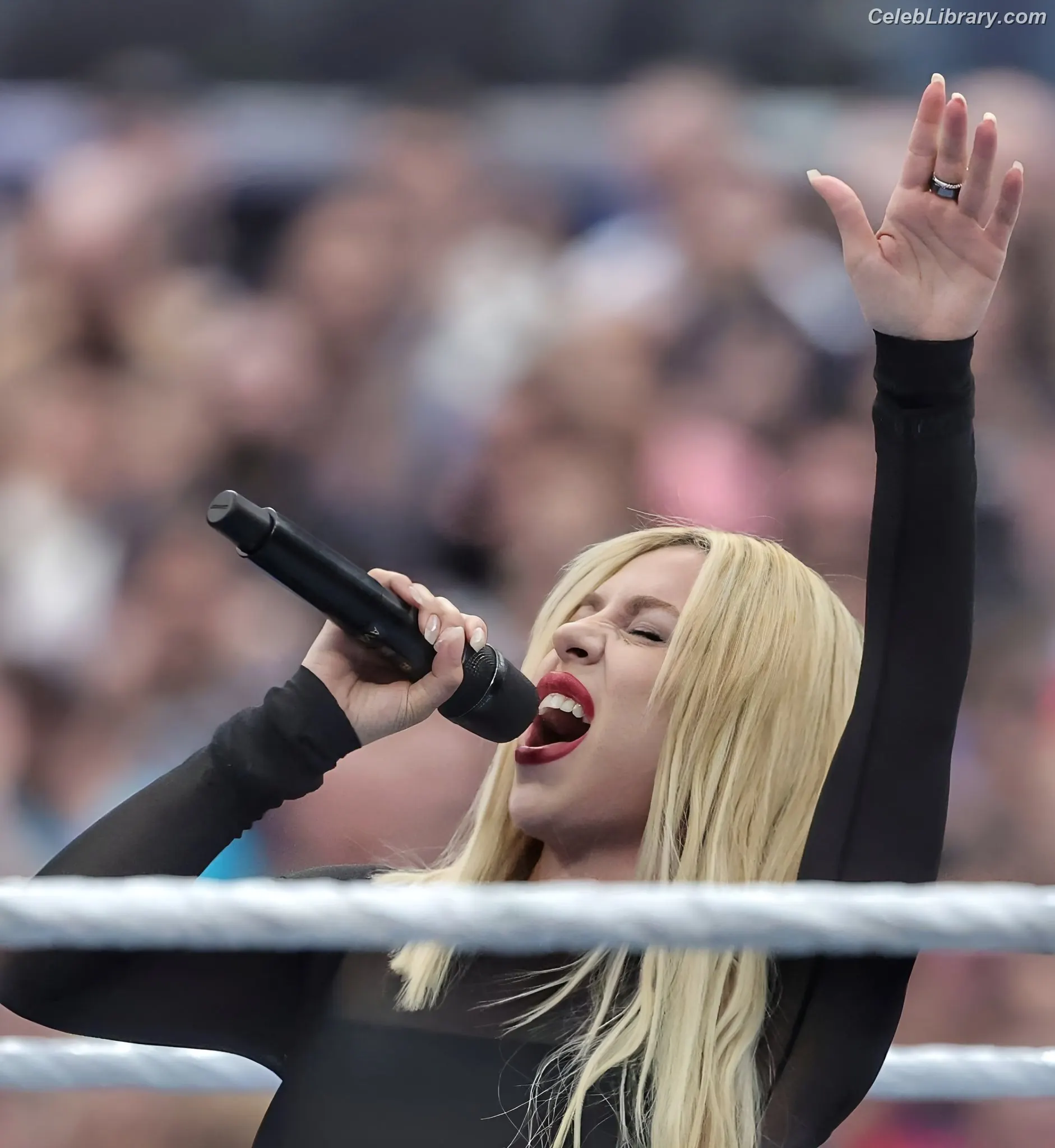 Ava Max photo 19 of 2135
