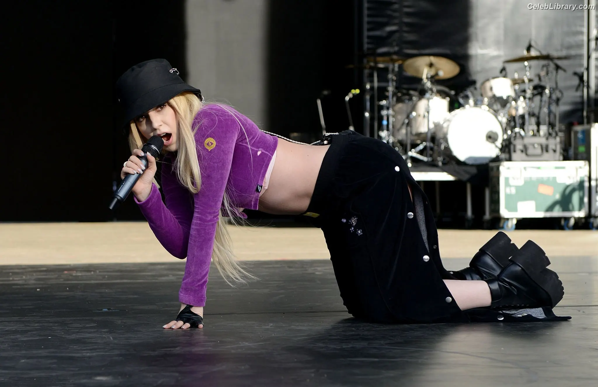 Ava Max photo 23 of 2135