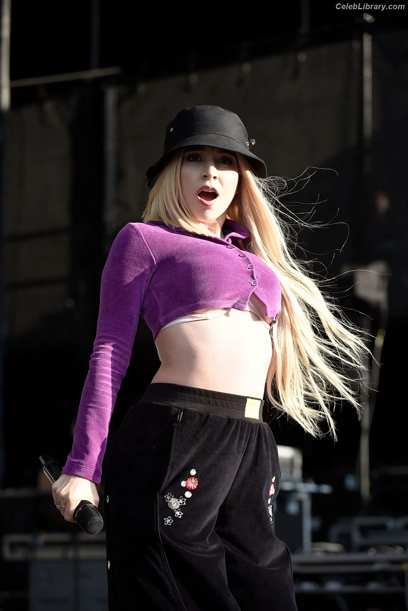Ava Max photo 3 of 2135