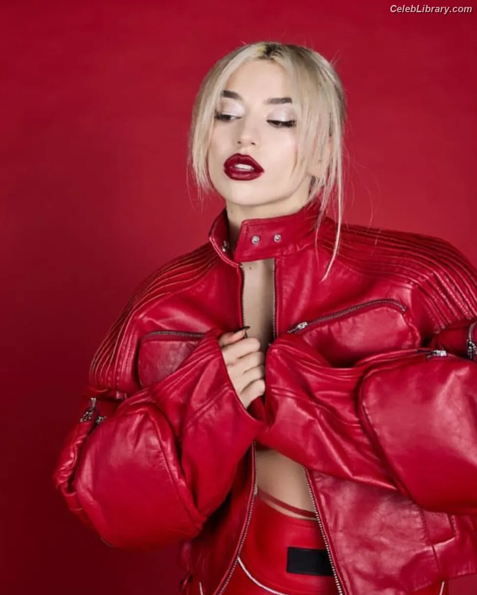 Ava Max photo 2 of 2135