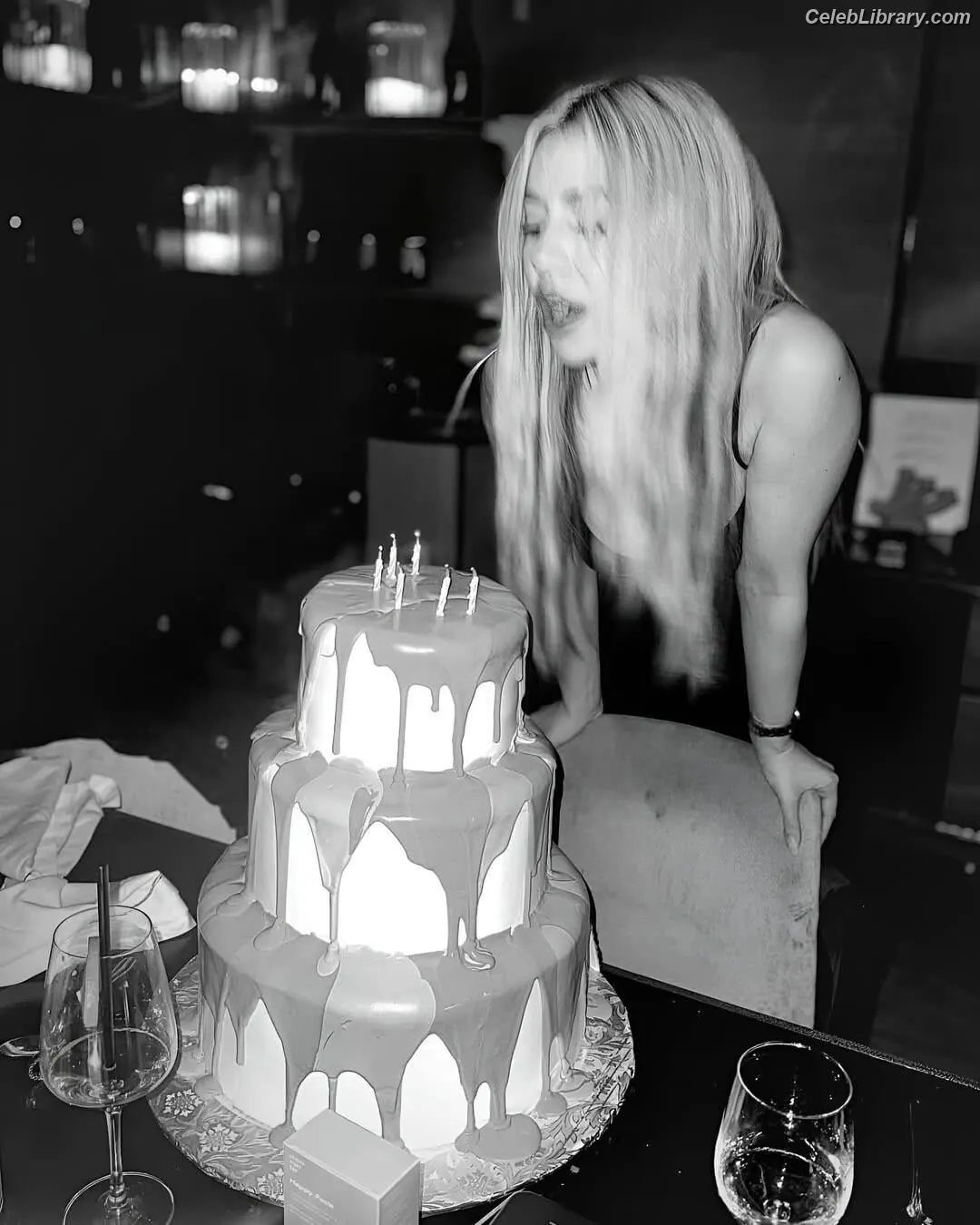 Ava Max photo 5 of 2135