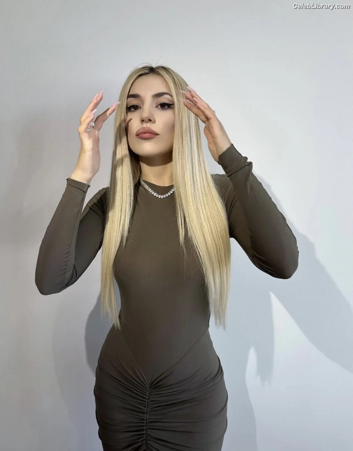 Ava Max photo 17 of 2135
