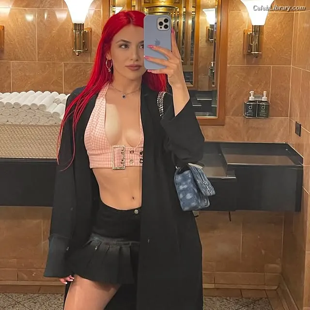 Ava Max photo 17 of 2135