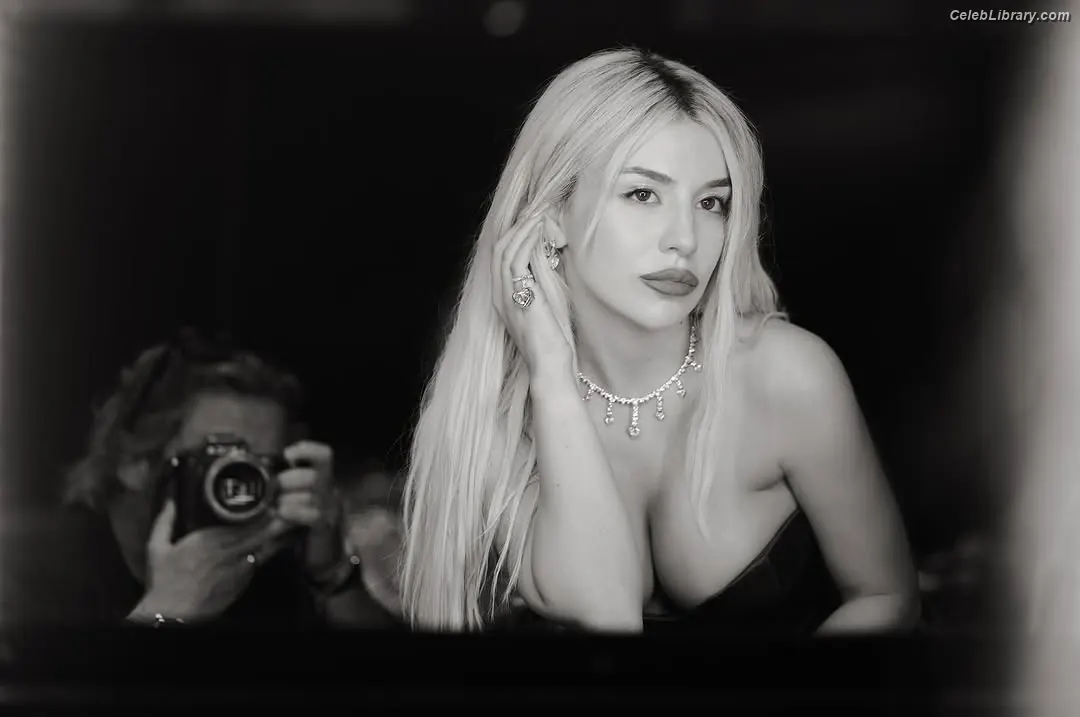 Ava Max photo 14 of 2135