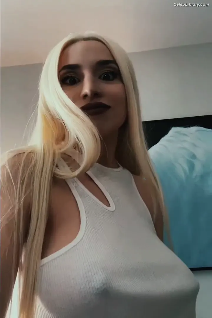 Ava Max photo 20 of 2135