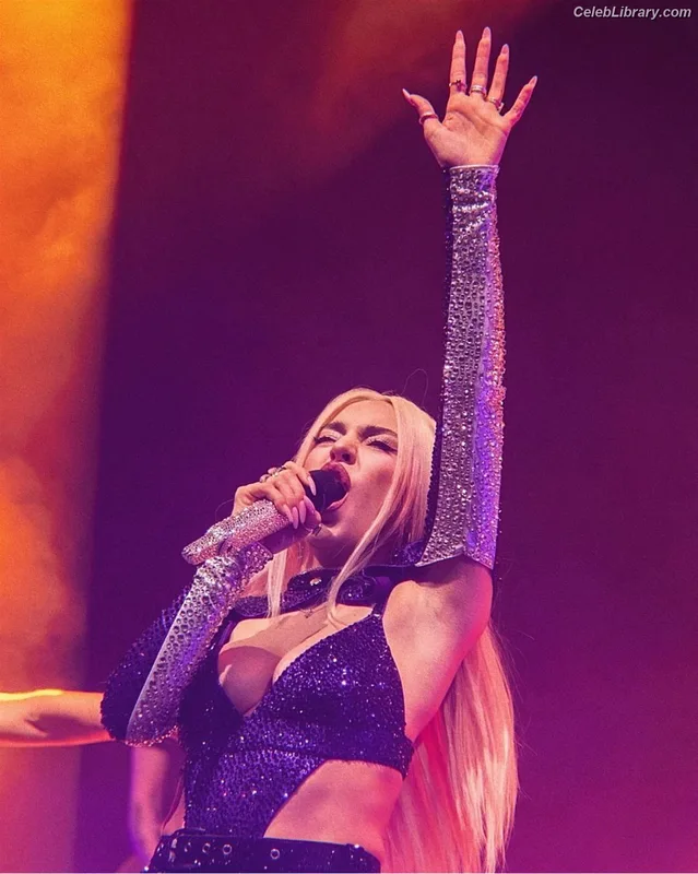 Ava Max photo 8 of 2136
