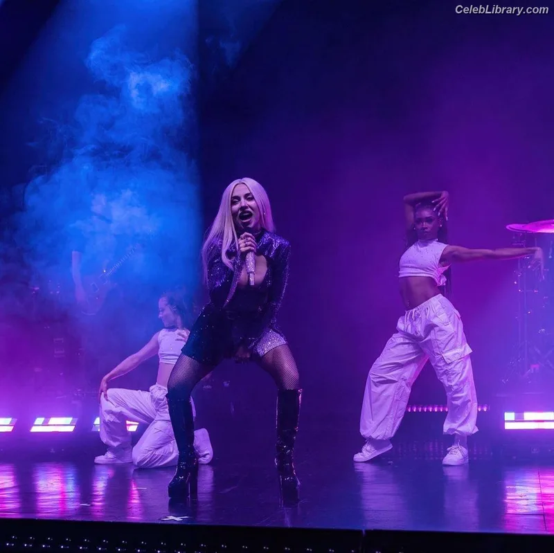 Ava Max photo 11 of 2136