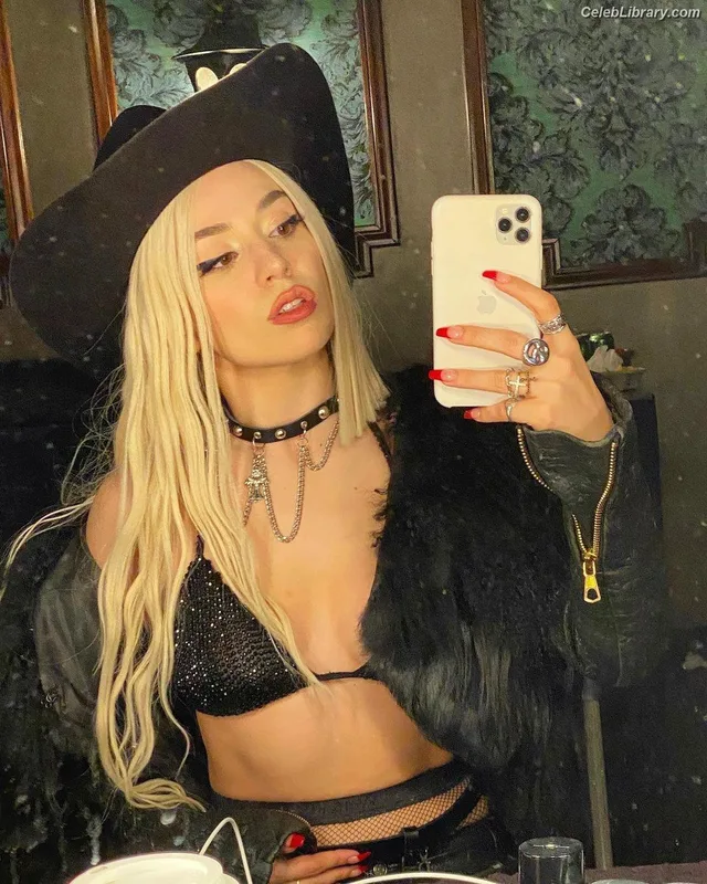 Ava Max photo 13 of 2136