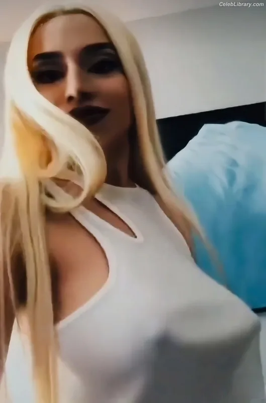 Ava Max photo 20 of 2136